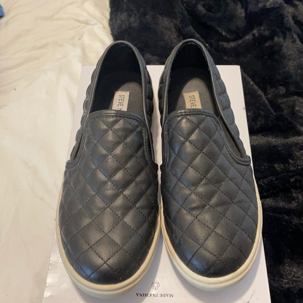 Steve Madden 8.5  black leather slip on